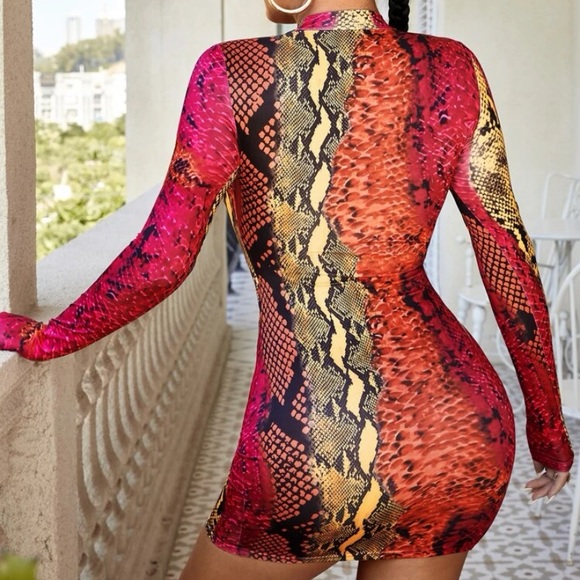 New Inventory 🔥Drawstring Ruched Snakeskin Print Body-con Dress🔥 - Picture 4 of 6